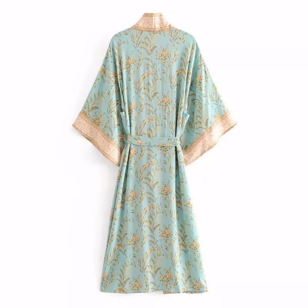 “Charlotte” Maisie Kimono - Picture 3 of 16